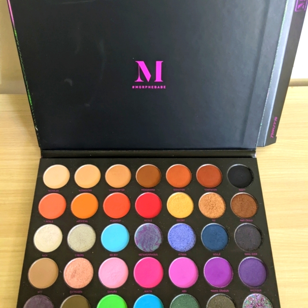 DISCONTINUED. Morphe Nikita Artistry pallette.